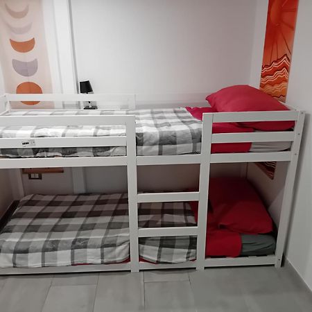 Room In Historical City Centre With Private Bathroom カターニア エクステリア 写真