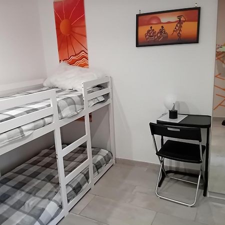 Room In Historical City Centre With Private Bathroom カターニア エクステリア 写真