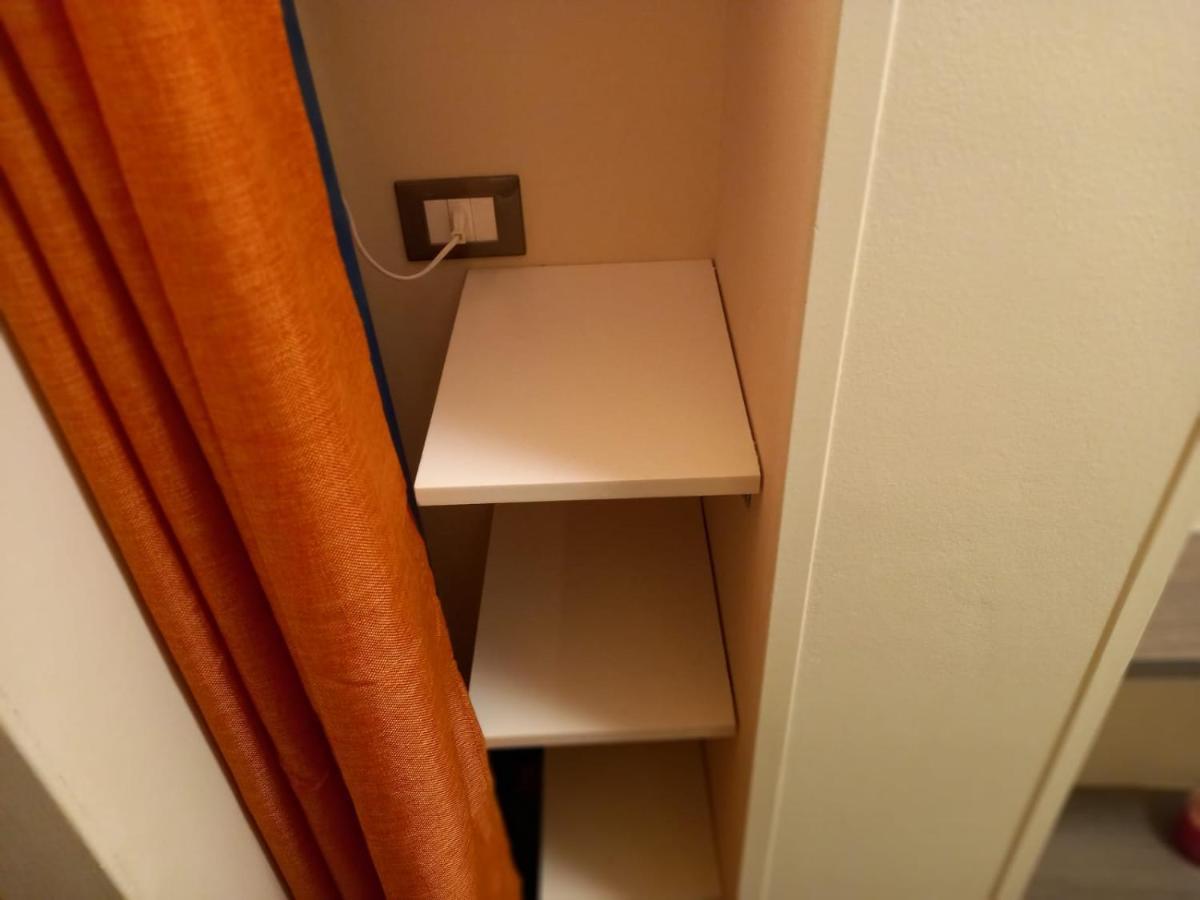 Room In Historical City Centre With Private Bathroom カターニア エクステリア 写真