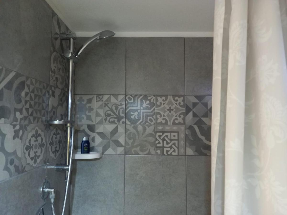 Room In Historical City Centre With Private Bathroom カターニア エクステリア 写真