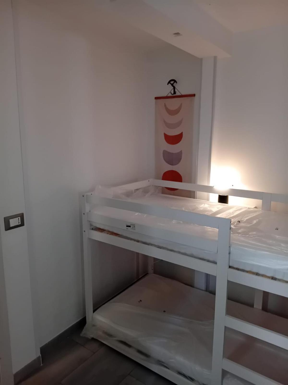 Room In Historical City Centre With Private Bathroom カターニア エクステリア 写真