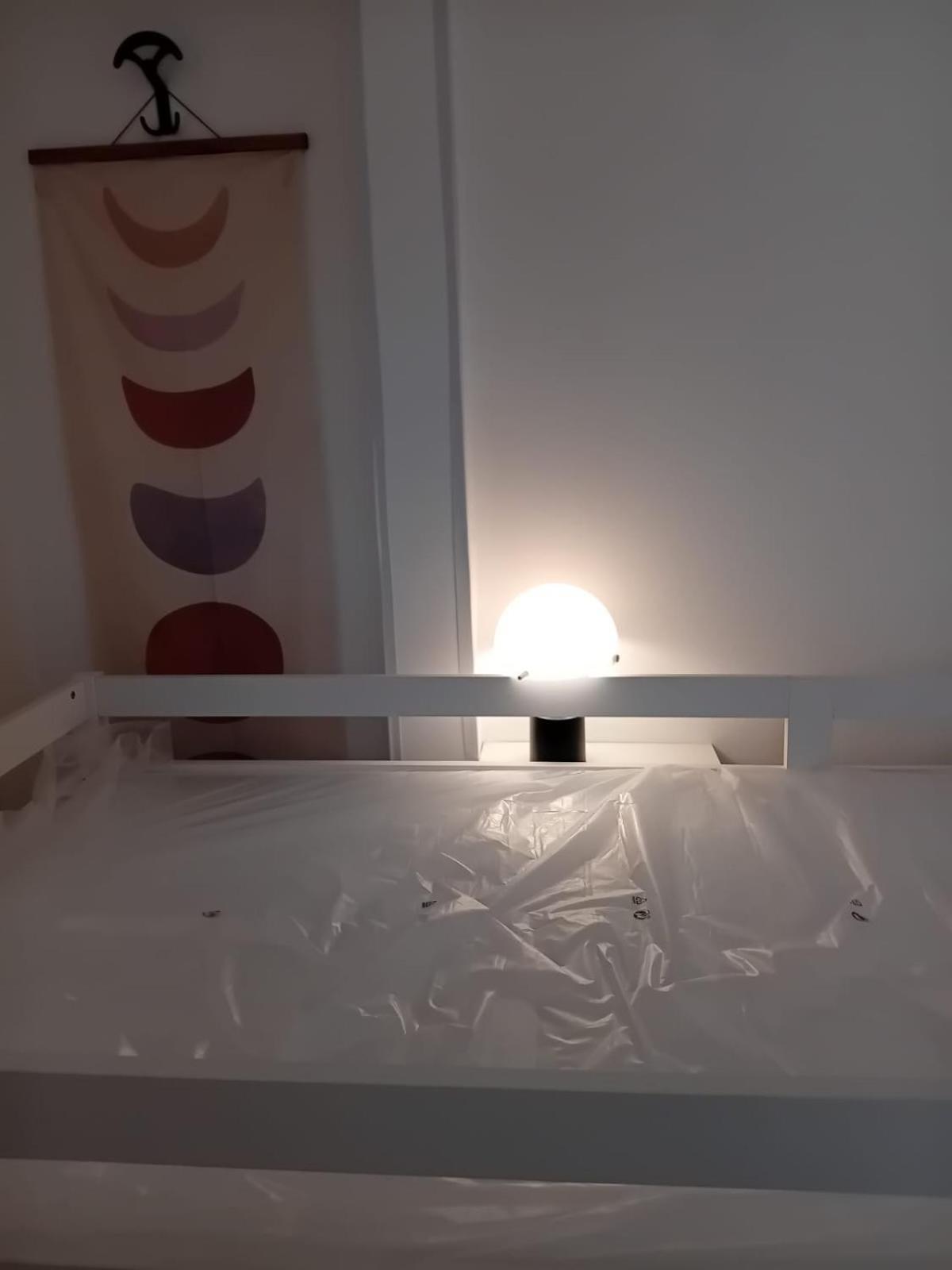 Room In Historical City Centre With Private Bathroom カターニア エクステリア 写真