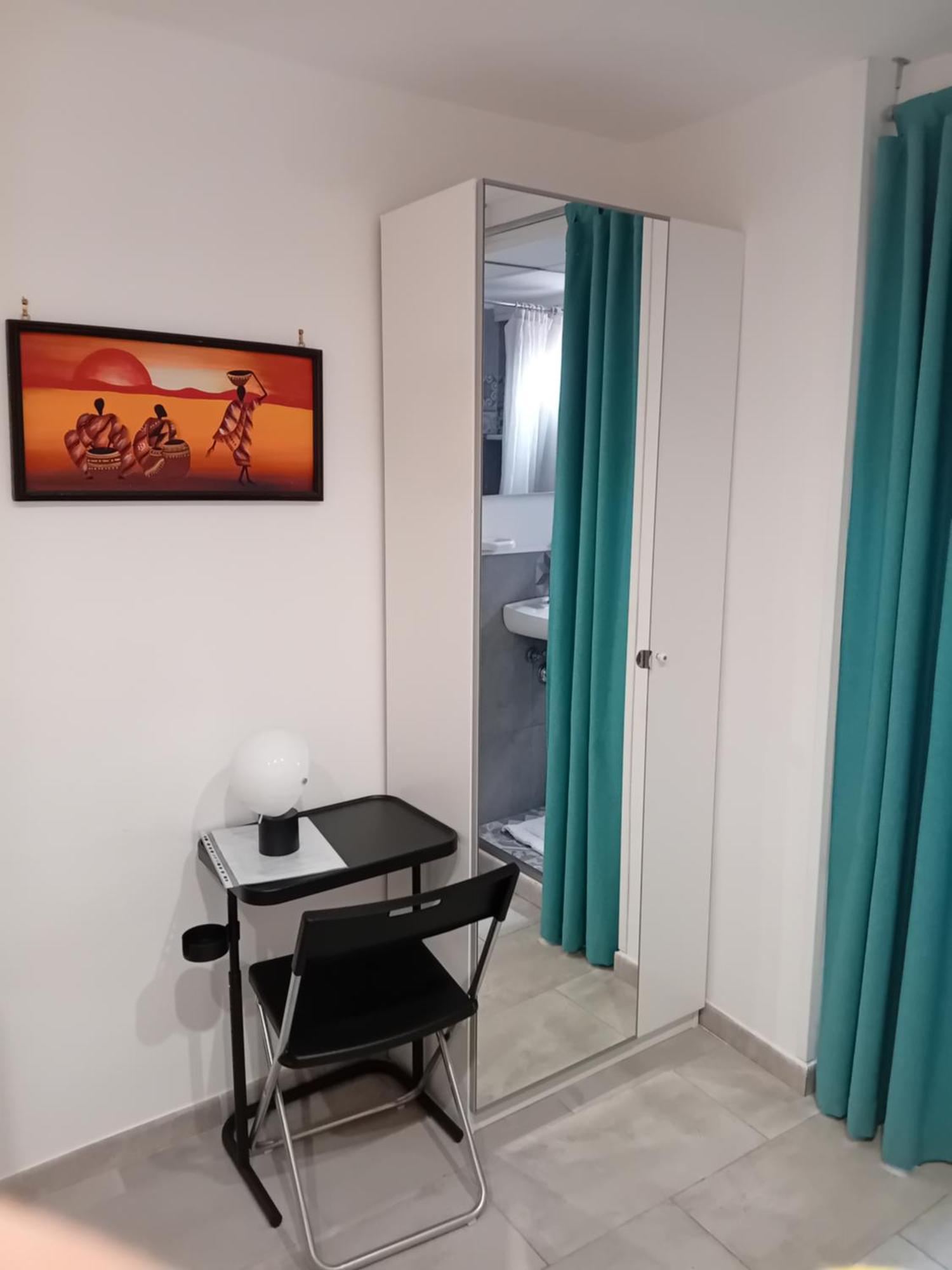 Room In Historical City Centre With Private Bathroom カターニア エクステリア 写真